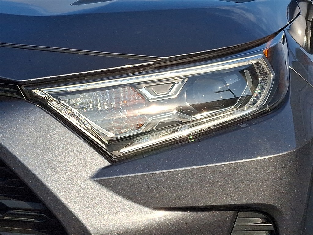 2019 Toyota RAV4 Hybrid XLE photo 26