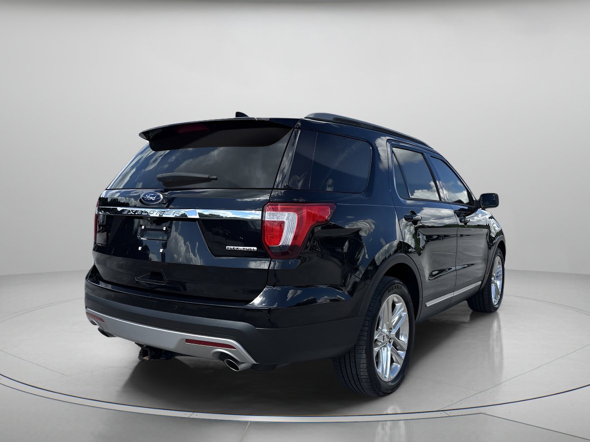 2016 Ford Explorer XLT photo 3