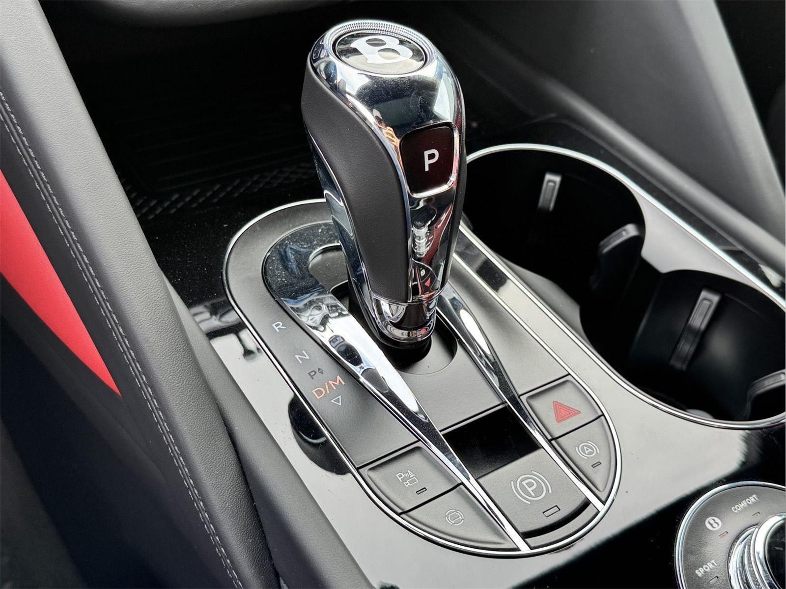 2024 Bentley Bentayga V8 photo 58