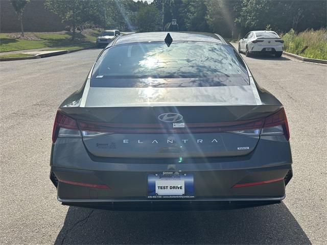 2025 Hyundai Elantra Hybrid Limited photo 4