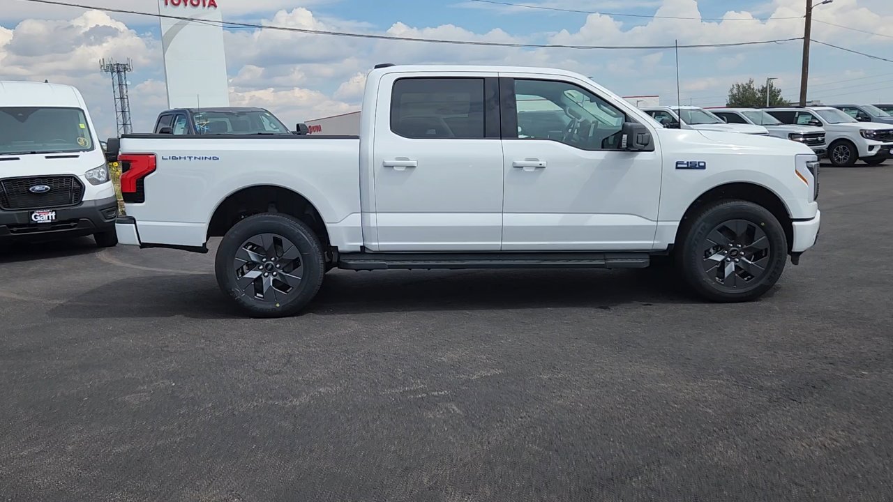2025 Ford F-150 Lightning photo 3