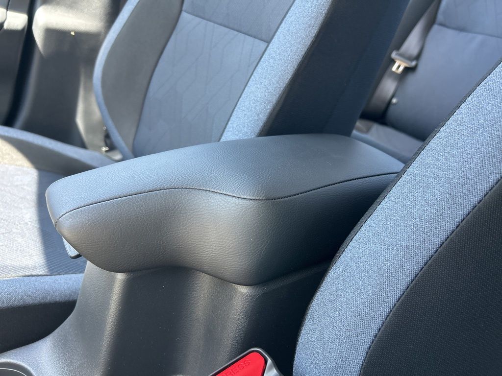 2025 Nissan Versa SV photo 26