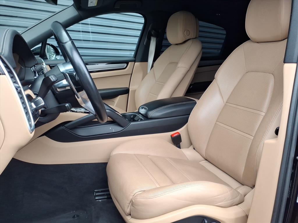 2023 Porsche Cayenne Coupe Platinum Edition photo 5