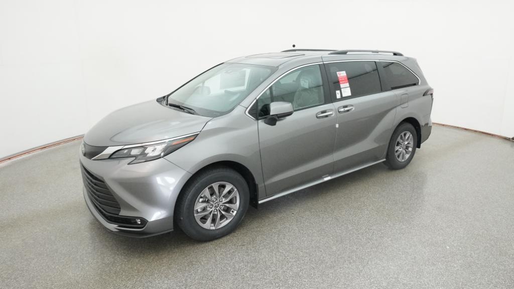 2026 Toyota Sienna XLE's photo