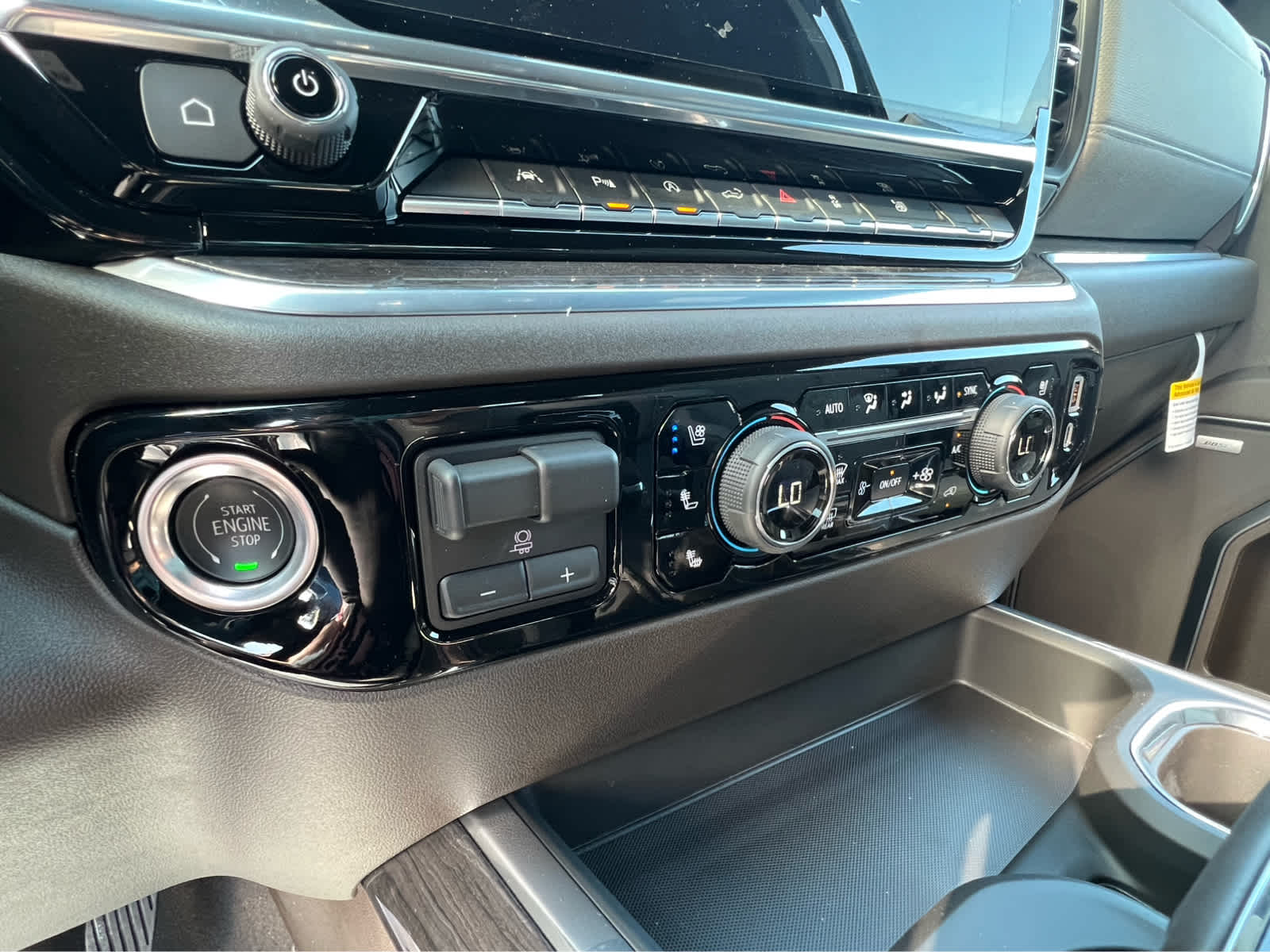 2025 Chevrolet Silverado 1500 LTZ photo 17