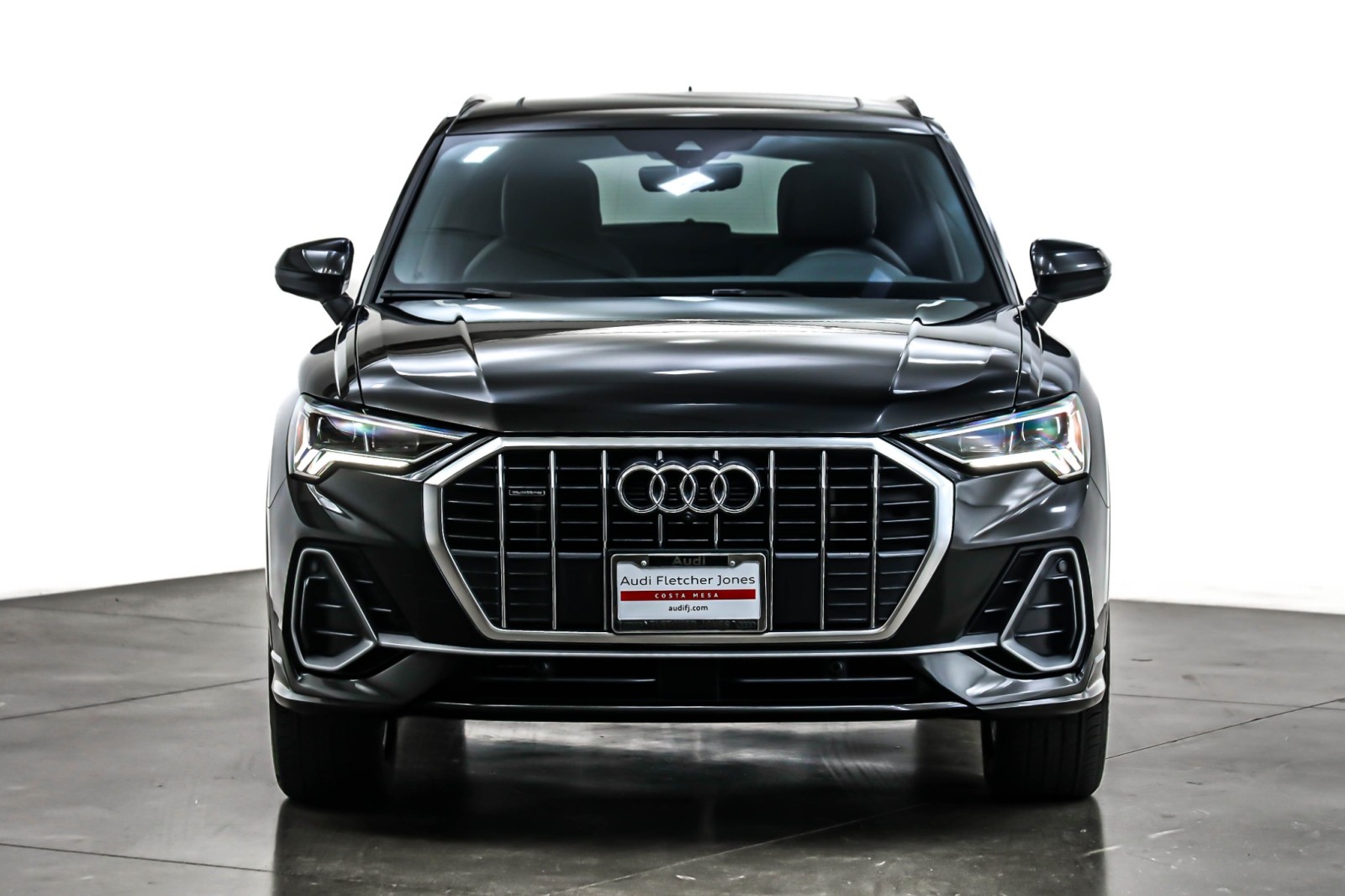 2024 Audi Q3 S line Premium Plus 45 TFSI photo 2