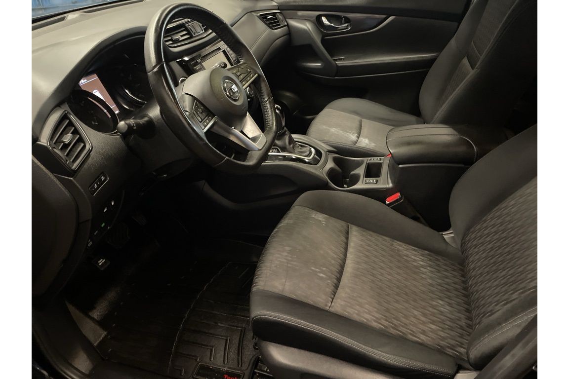 2018 Nissan Rogue SV photo 3