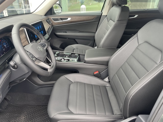 2025 Volkswagen Atlas SEL photo 14