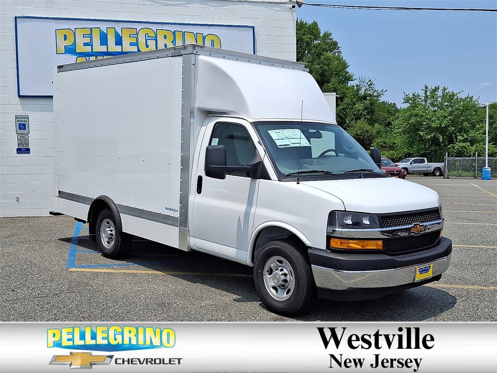 2025 Chevrolet Express Cutaway Base's photo
