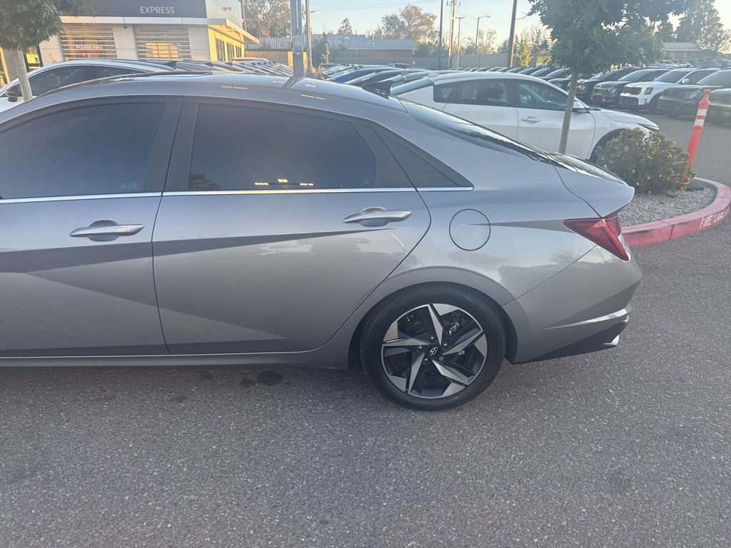 2023 Hyundai Elantra Hybrid Limited photo 5