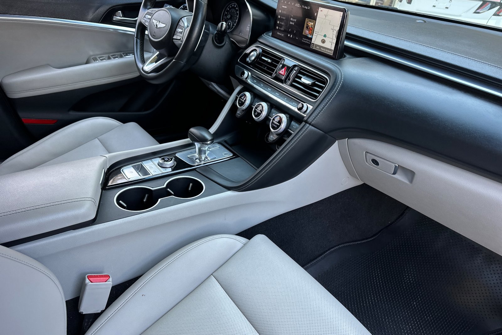 2023 Genesis G70 2.0T photo 14