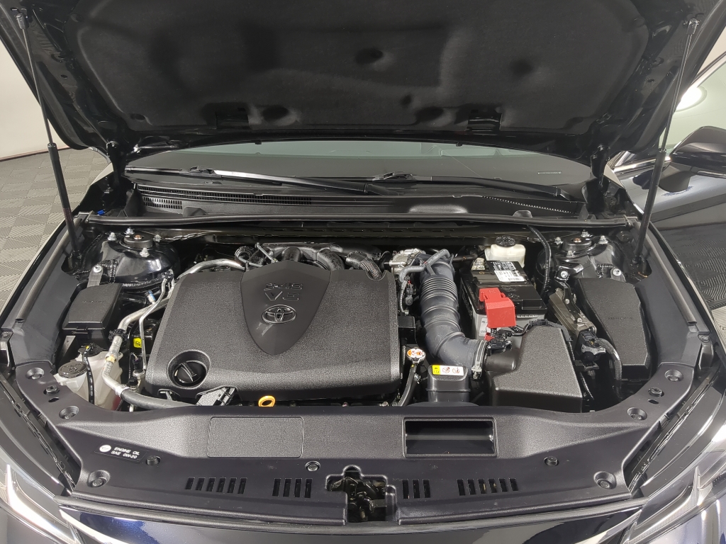 2020 Toyota Avalon Limited Hybrid photo 20