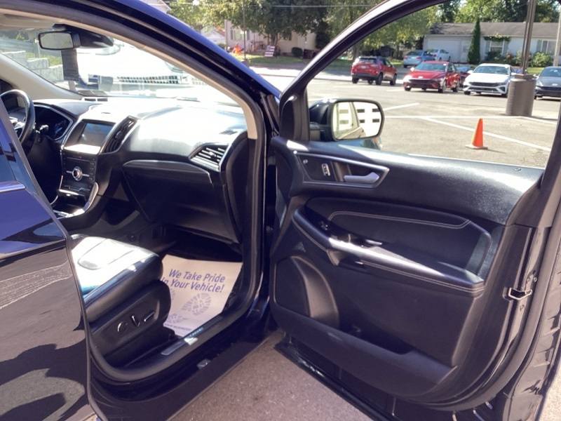2019 Ford Edge Titanium photo 12