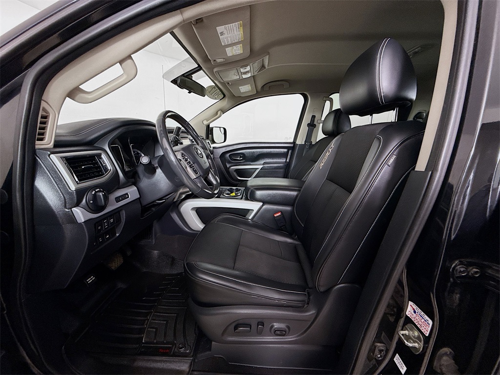 2017 Nissan Titan PRO-4X photo 4
