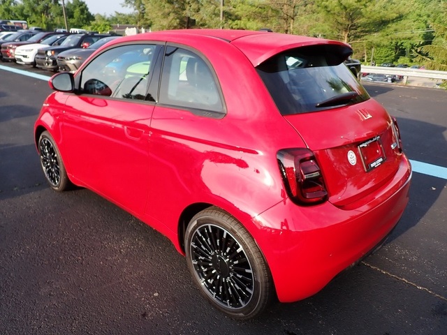 2024 Fiat 500e photo 3