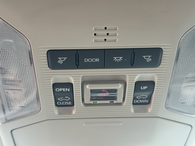 2025 Toyota RAV4 XLE photo 23