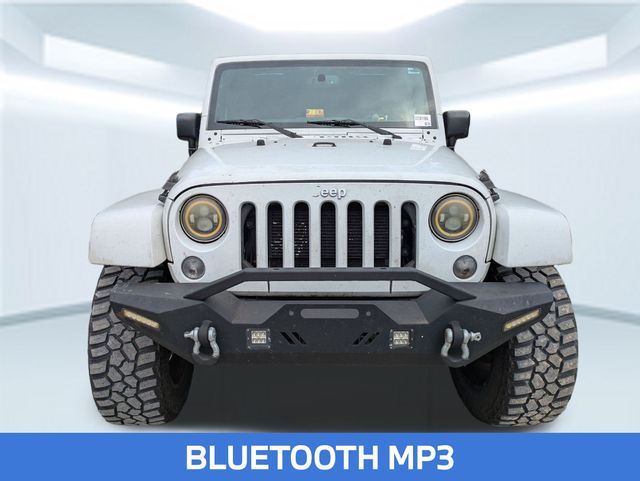 2015 Jeep Wrangler Unlimited Sahara photo 2