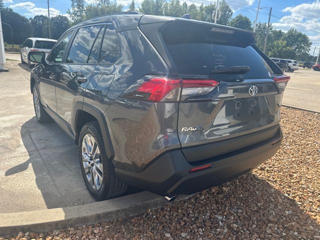 2022 Toyota RAV4 XLE Premium photo 3
