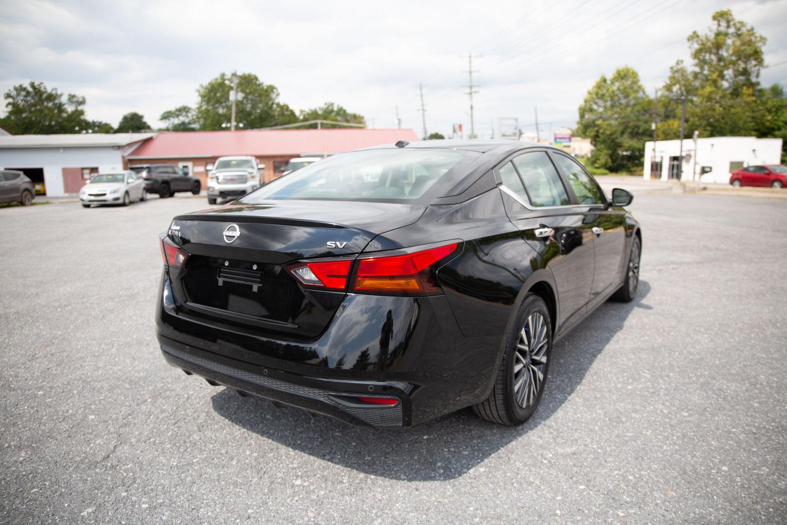 2024 Nissan Altima 2.5 SV photo 3