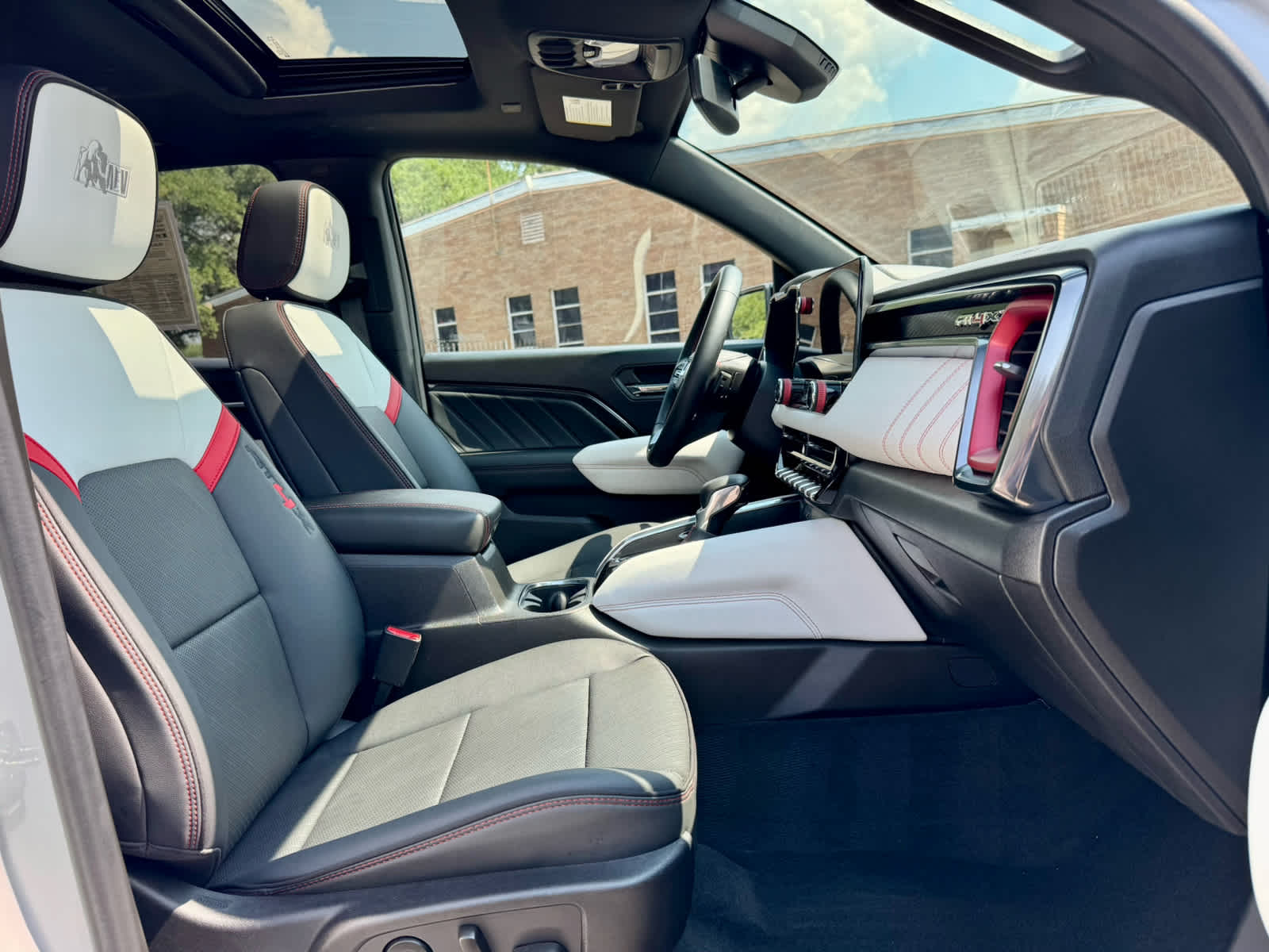 2024 Gmc Canyon AT4X photo 9