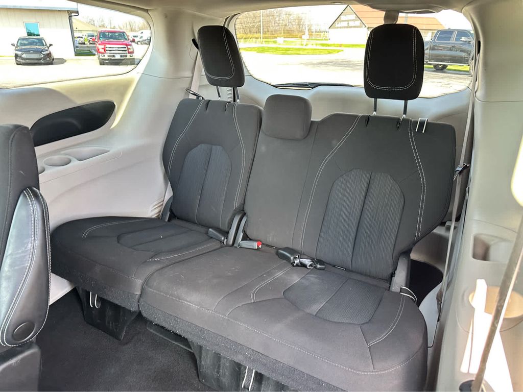 2023 Chrysler Voyager LX photo 15