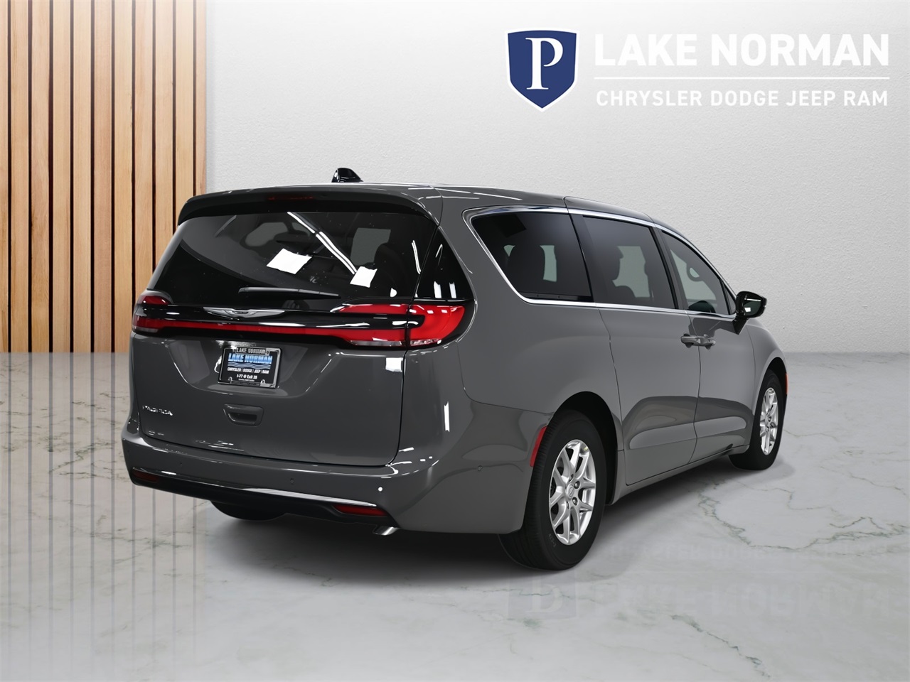 2025 Chrysler Pacifica photo 3