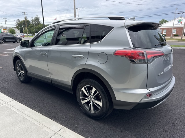 2017 Toyota RAV4 XLE photo 5