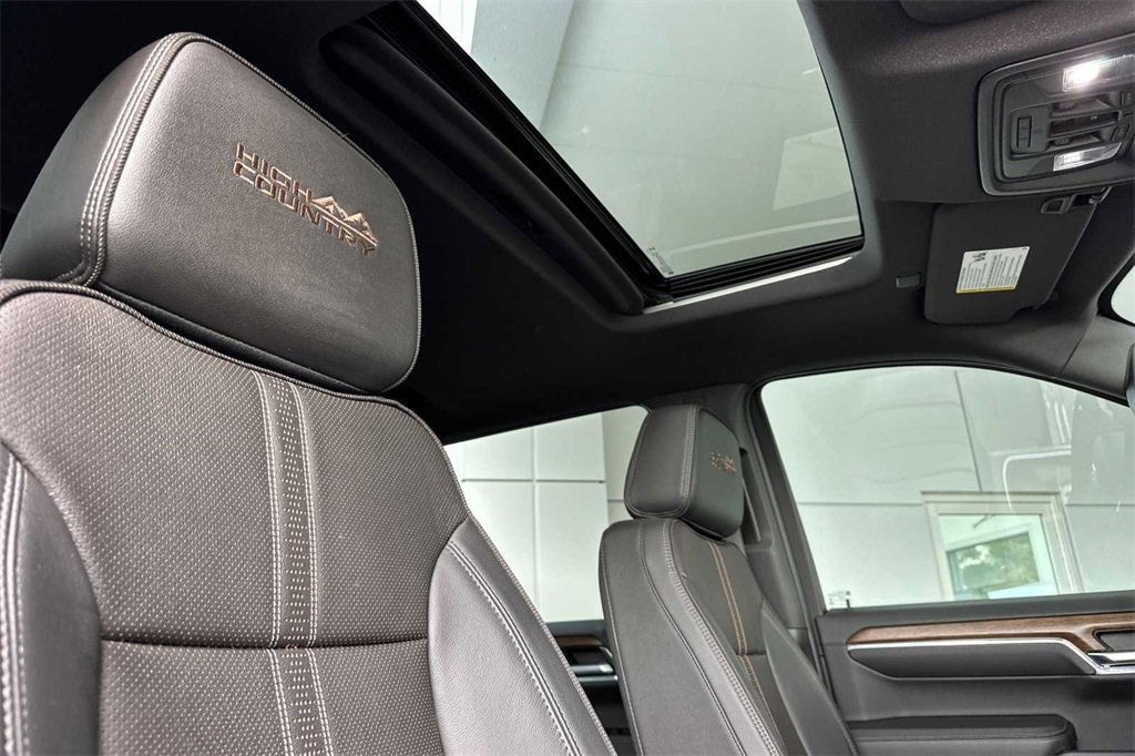 2023 Chevrolet Silverado 1500 High Country photo 18