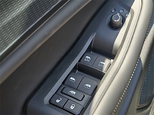 2025 Jeep Grand Cherokee Laredo photo 13