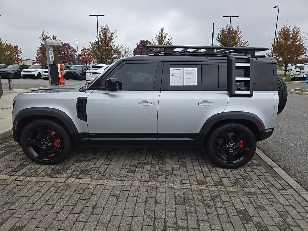 2023 Land Rover Defender 110 photo 2
