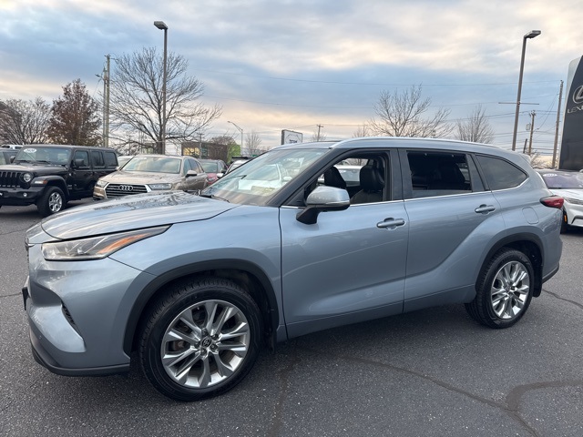 2023 Toyota Highlander Limited photo 4