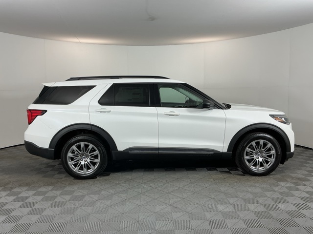 2025 Ford Explorer photo 3