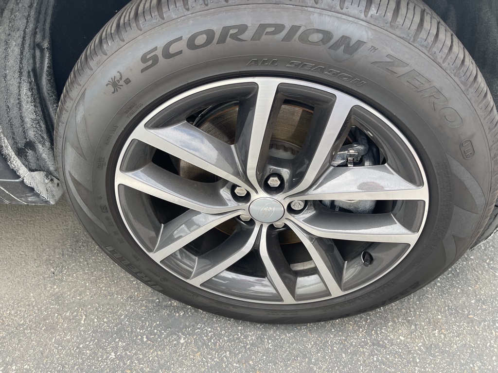 2025 Land Rover Discovery Sport S photo 2