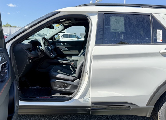 2025 Ford Explorer ST photo 11