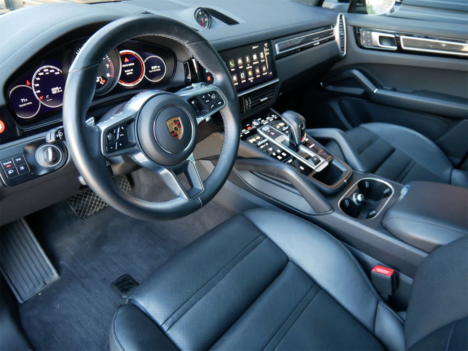 2023 Porsche Cayenne Platinum Edition photo 4