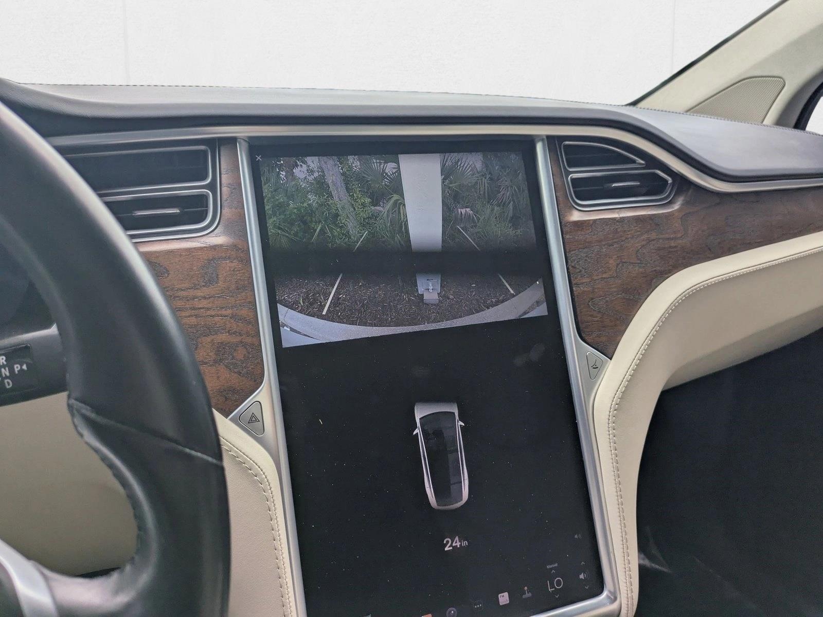 2018 Tesla Model X 75D photo 13