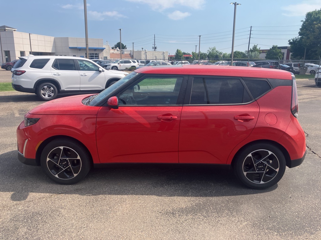 2023 Kia Soul EX photo 2