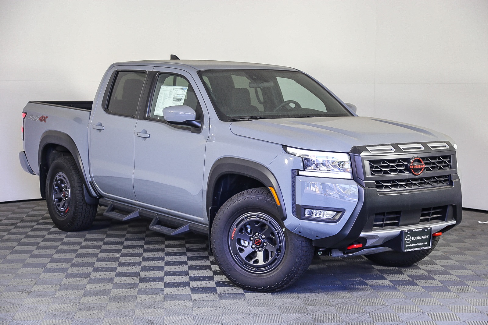2025 Nissan Frontier PRO-4X's photo