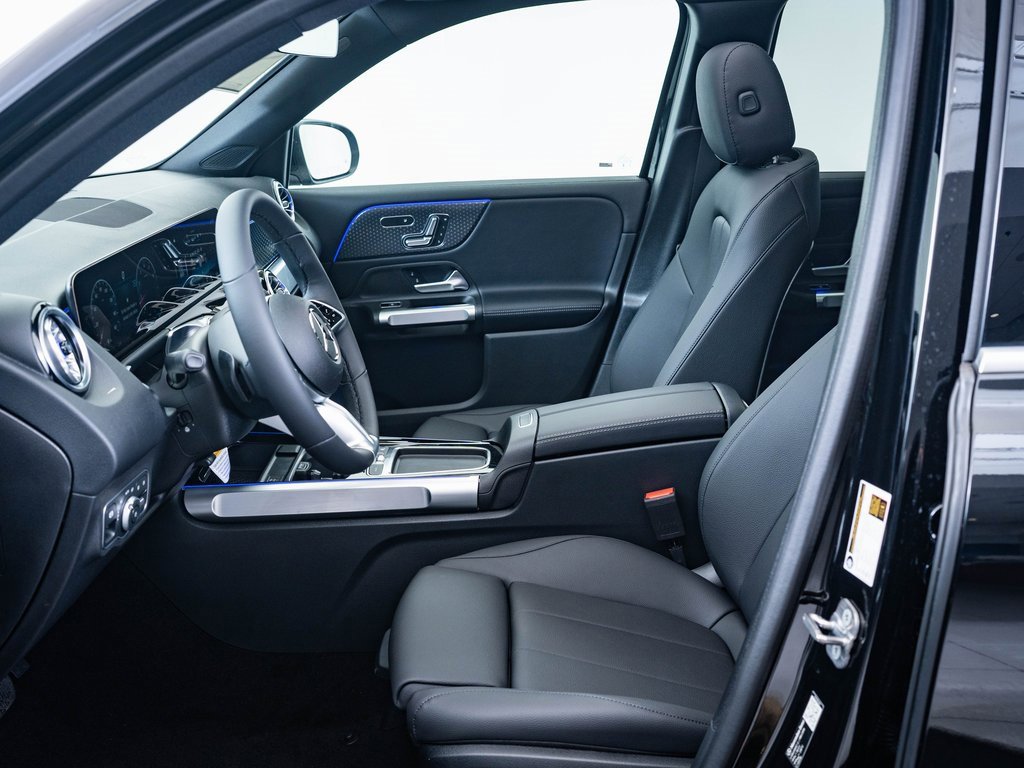 2026 Mercedes Benz GLB 250 4MATIC photo 4