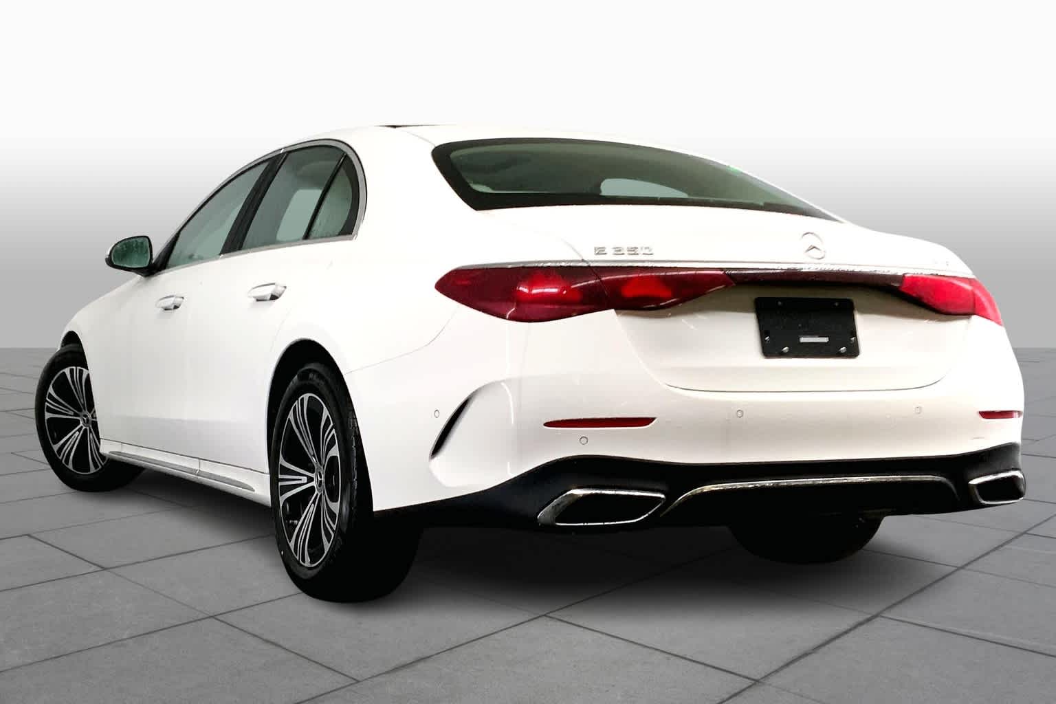 2025 Mercedes Benz E 350 4MATIC photo 4