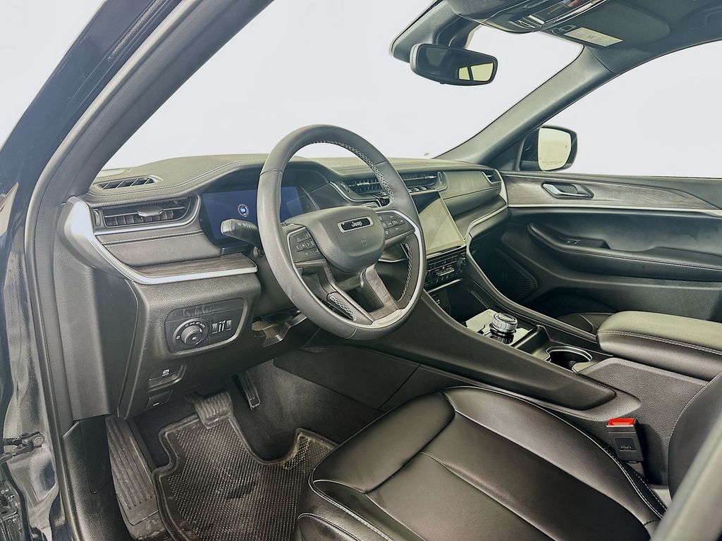 2024 Jeep Grand Cherokee Limited photo 9