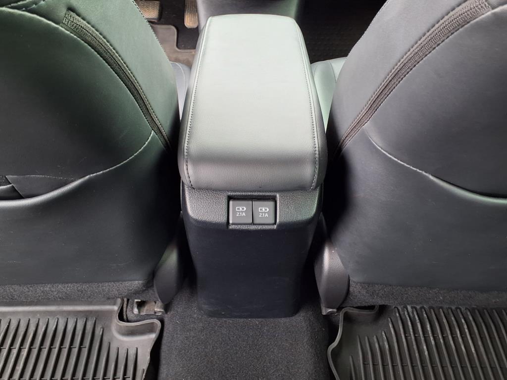 2022 Toyota Prius XLE photo 6