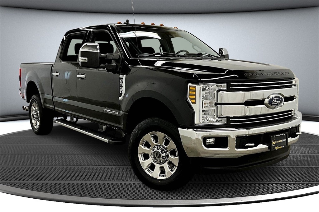 2019 Ford F-350 Super Duty Lariat's photo