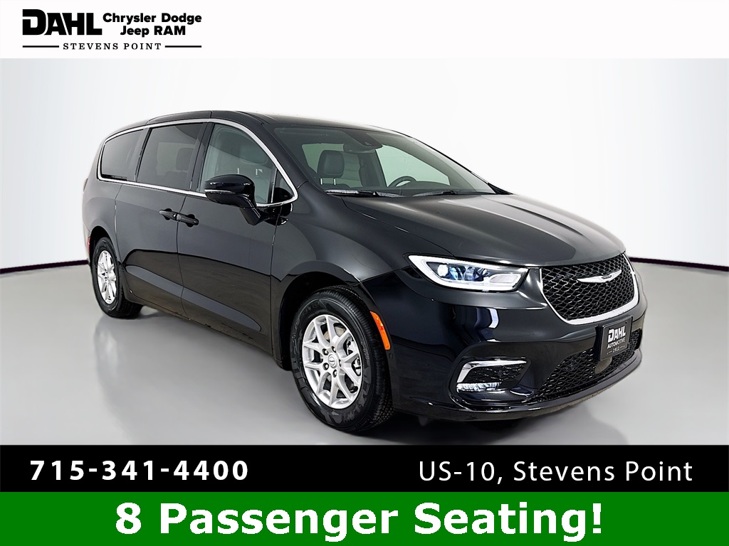 2026 Chrysler Pacifica Select's photo