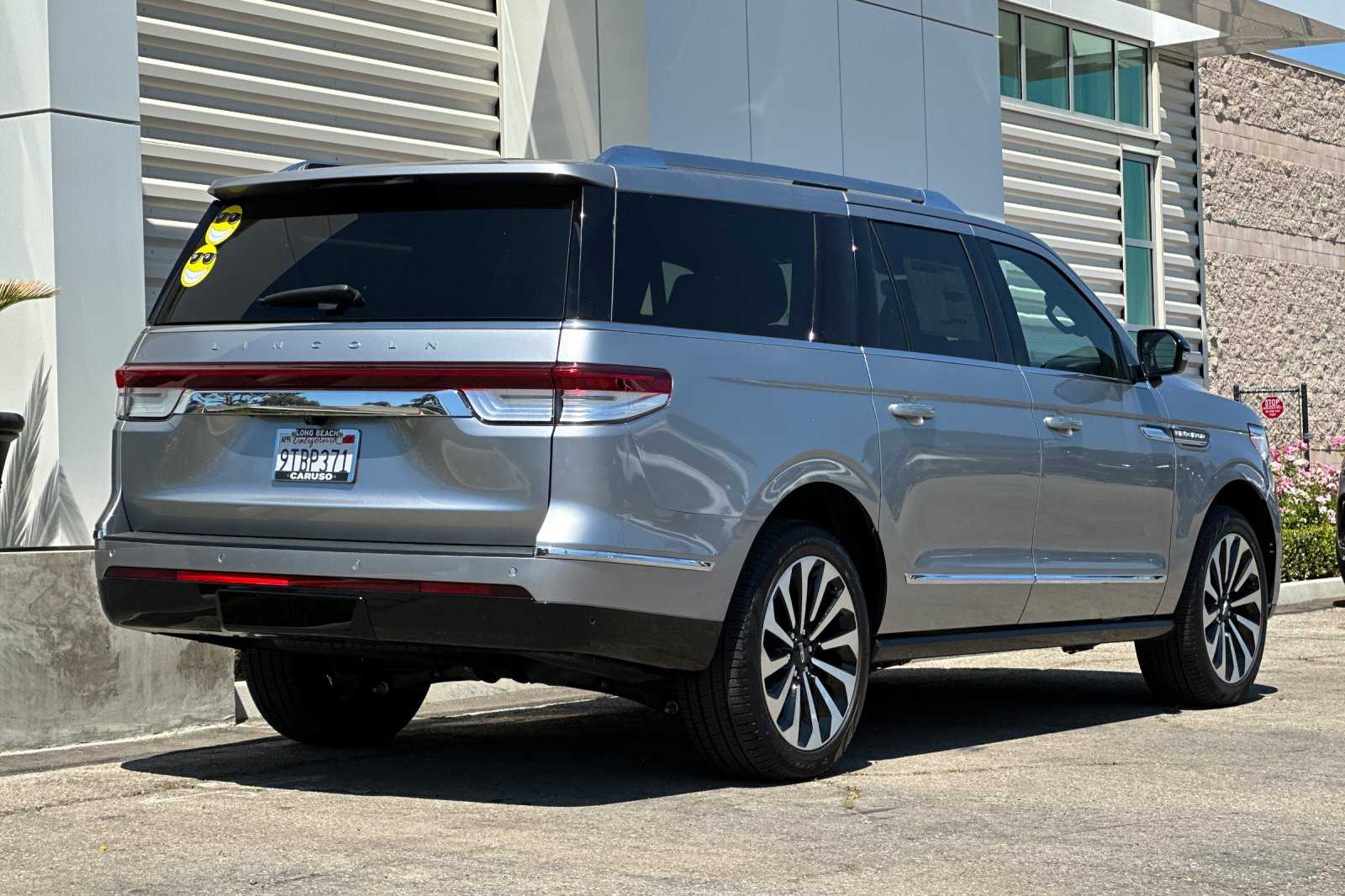 2024 Lincoln Navigator L Reserve photo 3