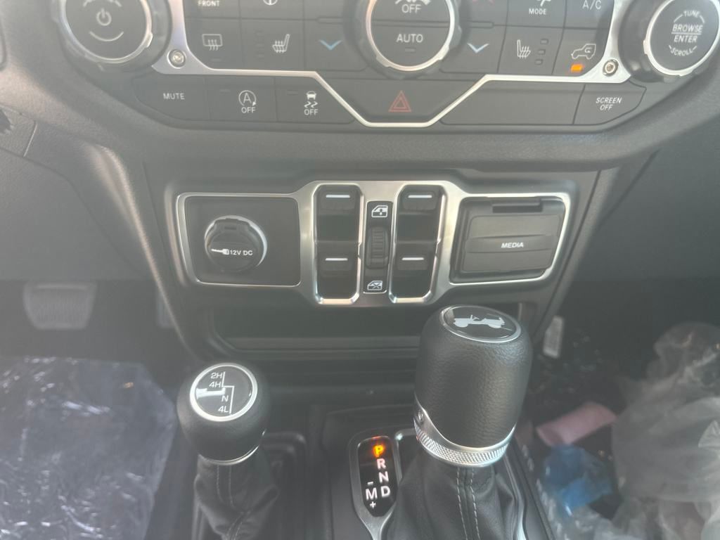 2025 Jeep Wrangler Sport S photo 19