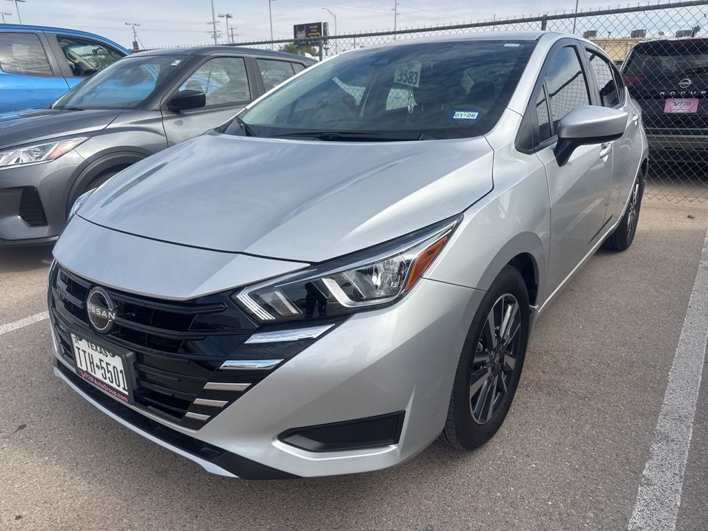 2024 Nissan Versa 1.6 SV photo 3