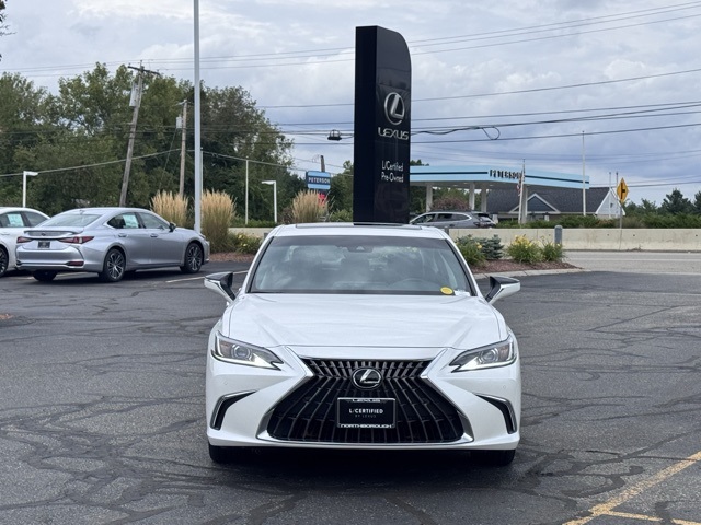 2025 Lexus ES 350 photo 9