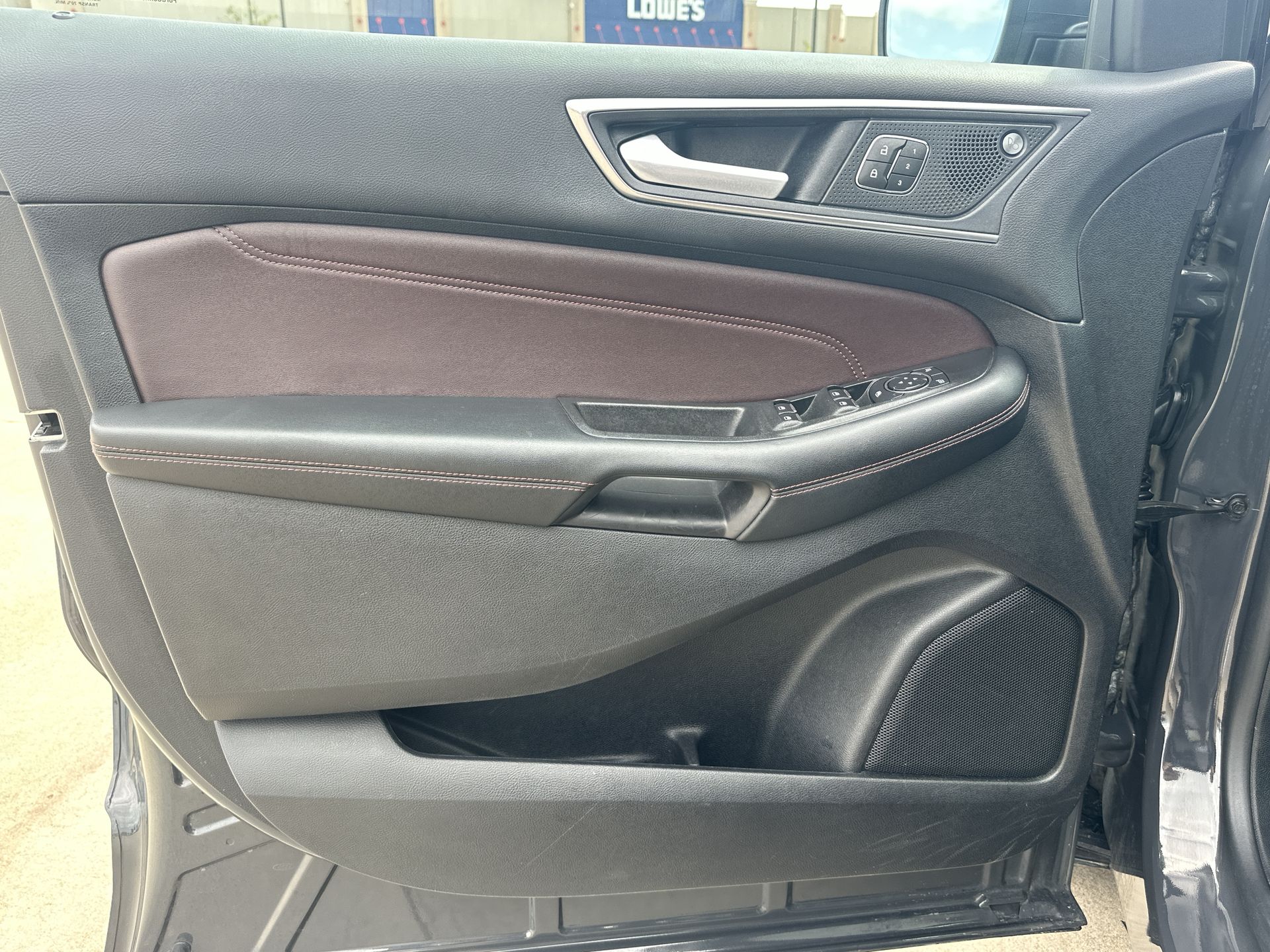 2021 Ford Edge Titanium photo 21