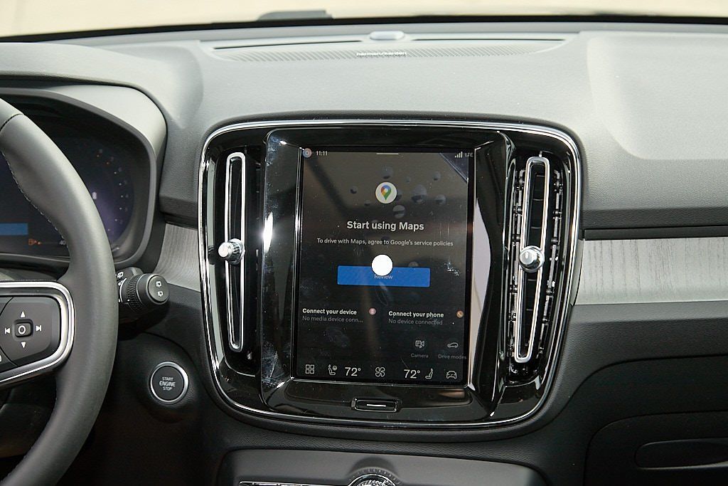 2026 VOLVO XC40 - Image 26